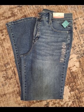NWT Maurices Everflex Women’s Flare Jeans. High Rise And Super Cute! Sz 16.